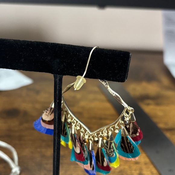 Kendra Scott RARE Raven Feather Dangle-drop Earrings - Picture 3 of 5